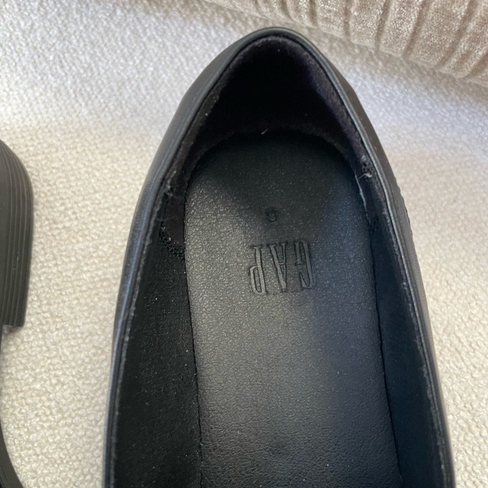 Women’s loafers from the gap brand new size 6 black - Picture 3 of 8